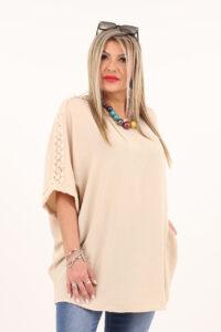 beżowa bluzka z ażurowymi rękawami