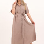 Beżowa sukienka zapinana na guziki z przodu