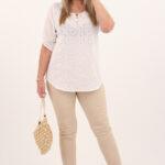 biala-azurowa-bluzka-z-guziczkami-na-dekolcie (4)