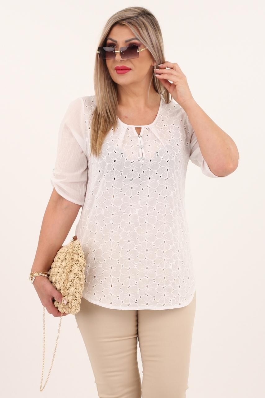 Biała ażurowa bluzka z guziczkami na dekolcie