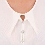 biala-bluzka-z-guziczkamina-dekolcie (3)