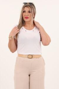 Biała bluzka z haftowanymi kwiatami