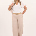 biala-bluzka-z-ozdobnym-dekoltem (9)