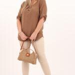 brazowa-bluzka-z-guziczkamina-dekolcie (4)