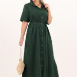 Butelkowa sukienka zapinana na guziki z przodu