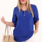 Chabrowa bluzka z guziczkami na dekolcie