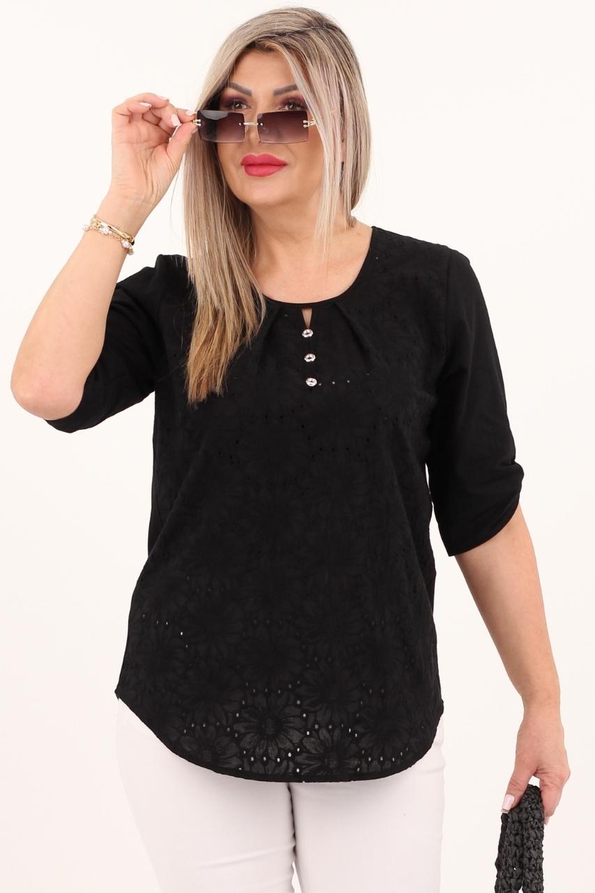 Czarna ażurowa bluzka z guziczkami na dekolcie
