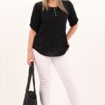 czarna-azurowa-bluzka-z-guziczkami-na-dekolcie (3)
