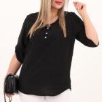 Czarna bluzka z guziczkami na dekolcie