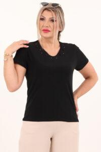 Czarna bluzka z haftowanymi kwiatami