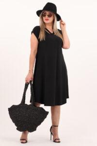 Czarna sukienka z paskami na dekolcie