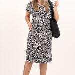 czarno-biala-sukienka-z-wiazaniem-w-pasie (8)