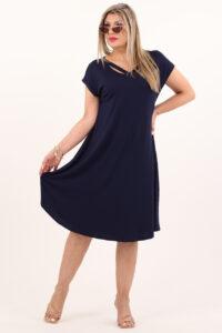 Granatowa sukienka z paskami na dekolcie