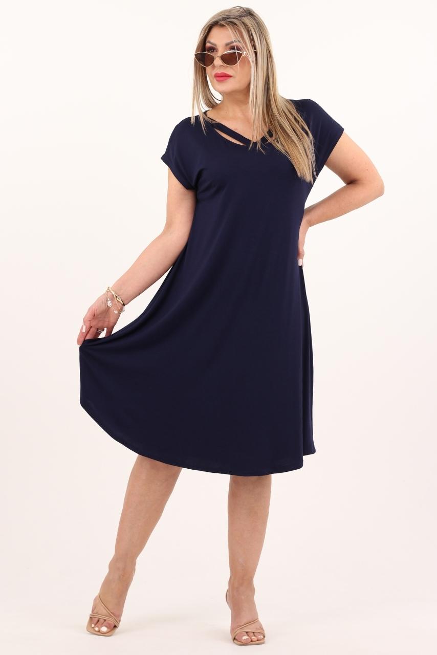 Granatowa sukienka z paskami na dekolcie