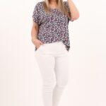 kolorowa-bluzka-w drobne-kwiaty (9)