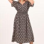 kwiecista-czarna-sukienka-z-guzikami-z-przodu (2)