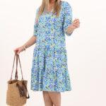 Kwiecista sukienka z falbanami niebiesko-zielona