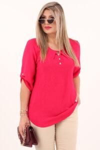 Malinowa bluzka z guziczkami na dekolcie