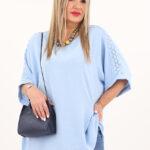 niebieska bluzka z ażurowymi rękawami