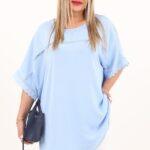 niebieska bluzka z koronkowym rękawem