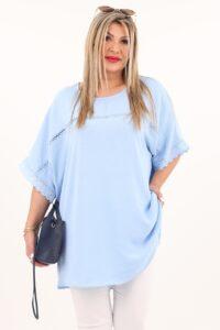 niebieska bluzka z koronkowym rękawem