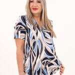 Niebieska bluzka z zamkiem przy dekolcie