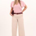 pudrowa-bluzka-z-ozdobnym-dekoltem (7)