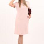 Pudrowa prosta letnia sukienka z kieszeniami