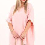 różowa bluzka z koronkowym rękawem