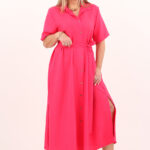 Różowa sukienka zapinana na guziki z przodu