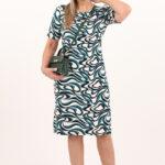 sukienka-na-lato-prosta-w-czarno-zielony-falisty-wzor (6)