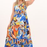 Niebieska sukienka maxi na szerokich ramiączkach