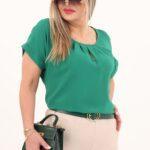 Zielona bluzka z łezką na dekolcie