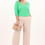 zielona-elegancka-bluzka-z-dekoltem-w-serek (8)