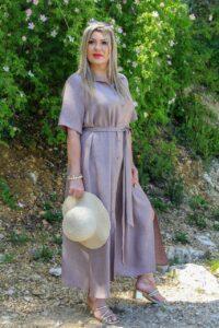 Beżowa sukienka zapinana na guziki z przodu