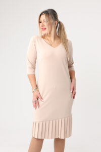 Sukienka plisowana PLUS SIZE beżowa 44–54