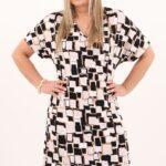 bezowo-czarna-letnia-sukienka-damska-w-geometryczne-wzory (1)