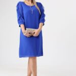 Chabrowa sukienka z falbanką na rękawach