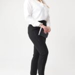 Czarne spodnie z dżetami po bokach