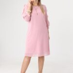 pudrowa-sukienka-z-falbanka-na-rekawach (4)