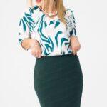 Spódnica w dużym rozmiarze ołówkowa zielona – moda dla puszystych kobiet