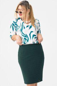 Spódnica w dużym rozmiarze ołówkowa zielona – moda dla puszystych kobiet