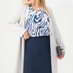 Spódnica w dużym rozmiarze ołówkowa granatowa – moda dla puszystych kobiet