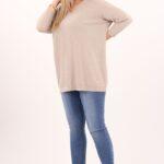 bezowy-sweter-w-serek-damski (9)