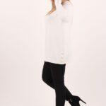 bialy-sweter-damski-z-ozdobnymi-guzikami (2)