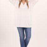bialy-sweter-w-serek-damski (6)