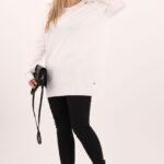 bialy-sweter-z-koronka-na-ramionach (5)