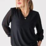 Bluzka z koronkowym dekoltem czarna