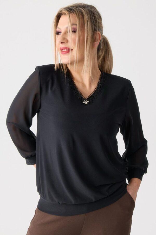 Bluzka z koronkowym dekoltem czarna