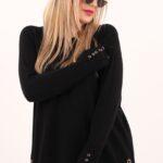 Zielony sweter damski z ozdobnymi guzikami